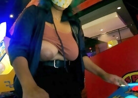 Slutty amateur flashing her big boobs in the backseat