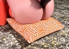 amateur vip ass masturbating on live webcam