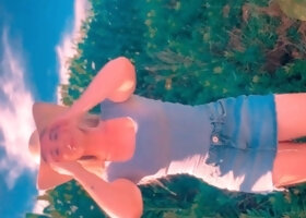 Hot blonde went to see the corn plantation and got corncob