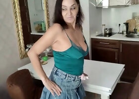 Fed my friend's mom my dick and cum instead of her sausage breakfast