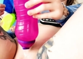 Blonde solo toying