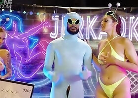 ALIEN JERKAOKE - These Thick Aliens Are Out of This World